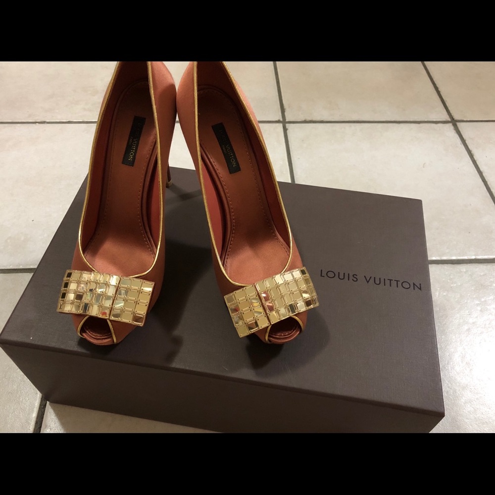 Louis Vuitton heels size 37